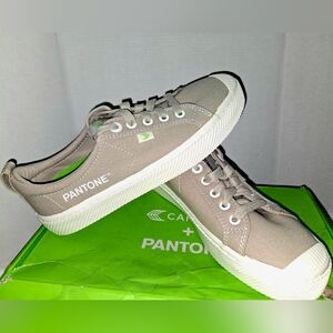 Cariuma OCA Low Pantone Plaza Taupe Sneakers SIZE 7W, 5.5M